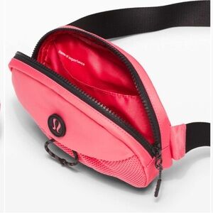 Lululemon Take It On Belt Bag 1L
Guava Pink
